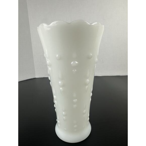 Vintage Milk Glass Vase 7" MCM Decor - Picture 1 of 4